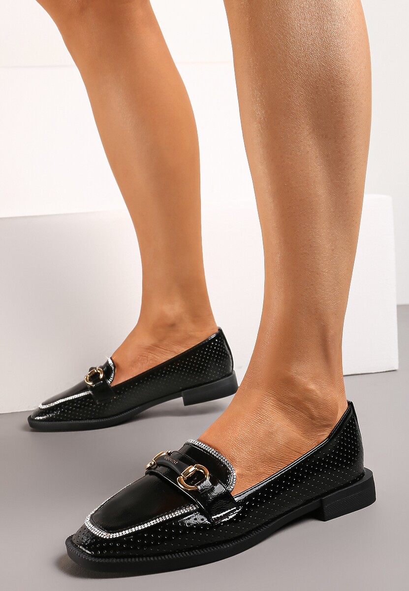 Czarne Półbuty w Stylu Loafersów z Perforacją Drobnymi Cyrkoniami i Klamrą Keryth
