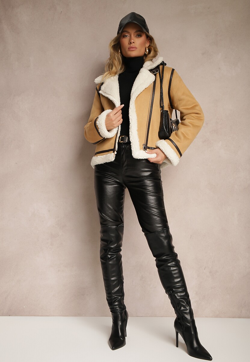 Beżowa Kurtka Biker z Barankowym Futerkiem Zdobiona Asymetrycznym Suwakiem Neanorith