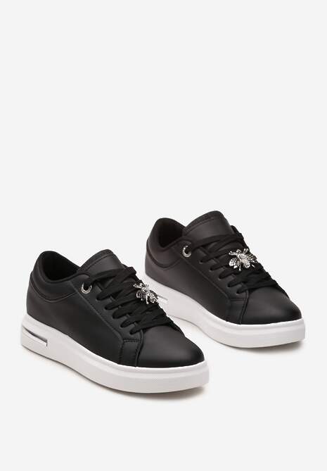 Czarne Sneakersy na Płaskiej Podeszwie z Imitacji Skóry z Broszką Unattia