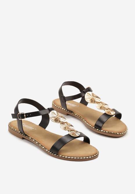 Czarne Sandały Ozdobione Metalową Aplikacją i Nitami Kalles