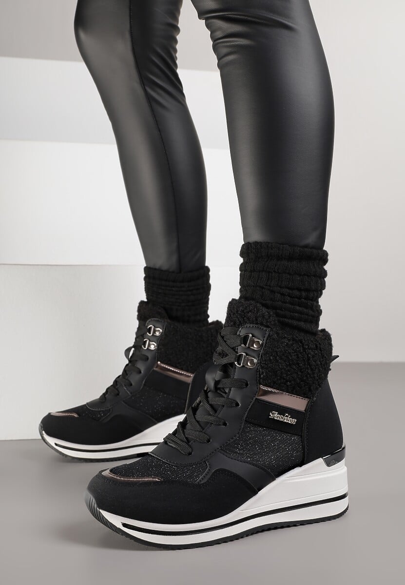 Czarne Botki na Koturnie w Streetwearowym Stylu Ozdobione Futerkiem Arabelline