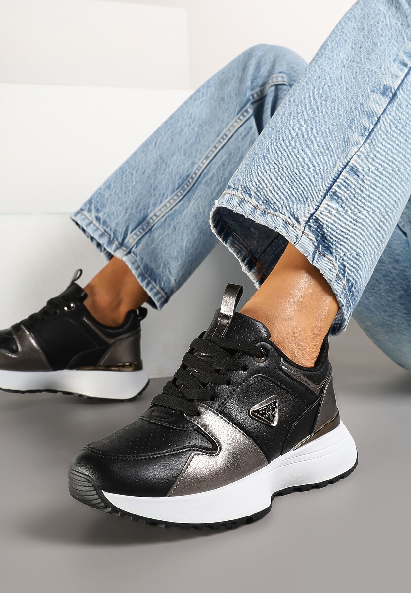 Czarne Sneakersy z Metalicznymi Ozdobami i Perforacją Larivna