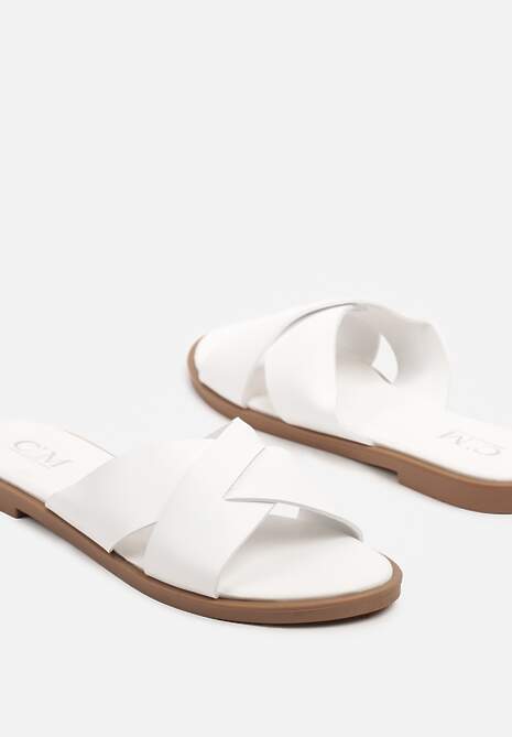 Białe Klapki na Płaskiej Podeszwie z Szerokimi Paskami Fonnara