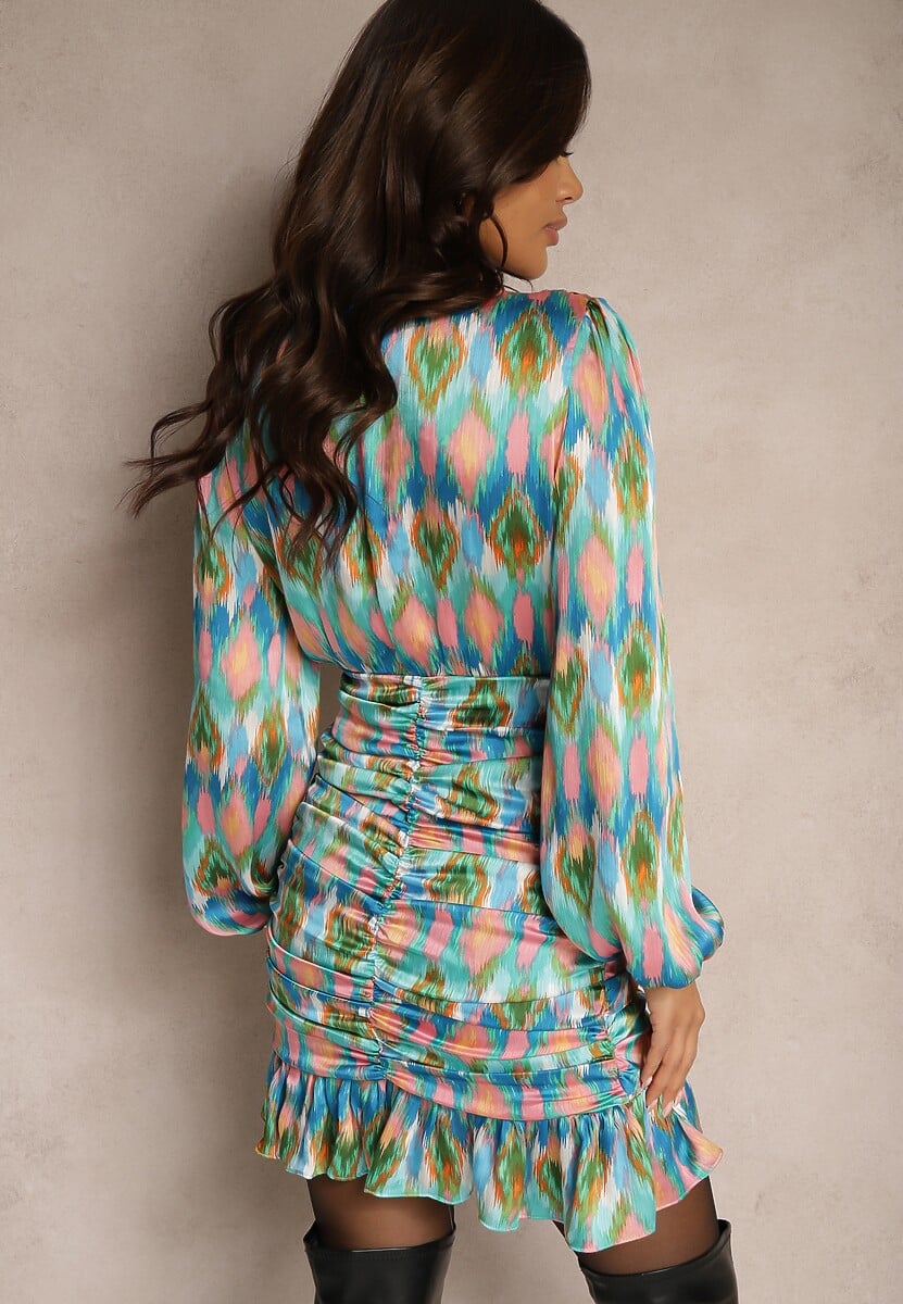 Niebiesko-Zielona Mini Sukienka Marszczona z Falbankami o Dopasowanym Kroju z Kopertowym Dekoltem Aragnila