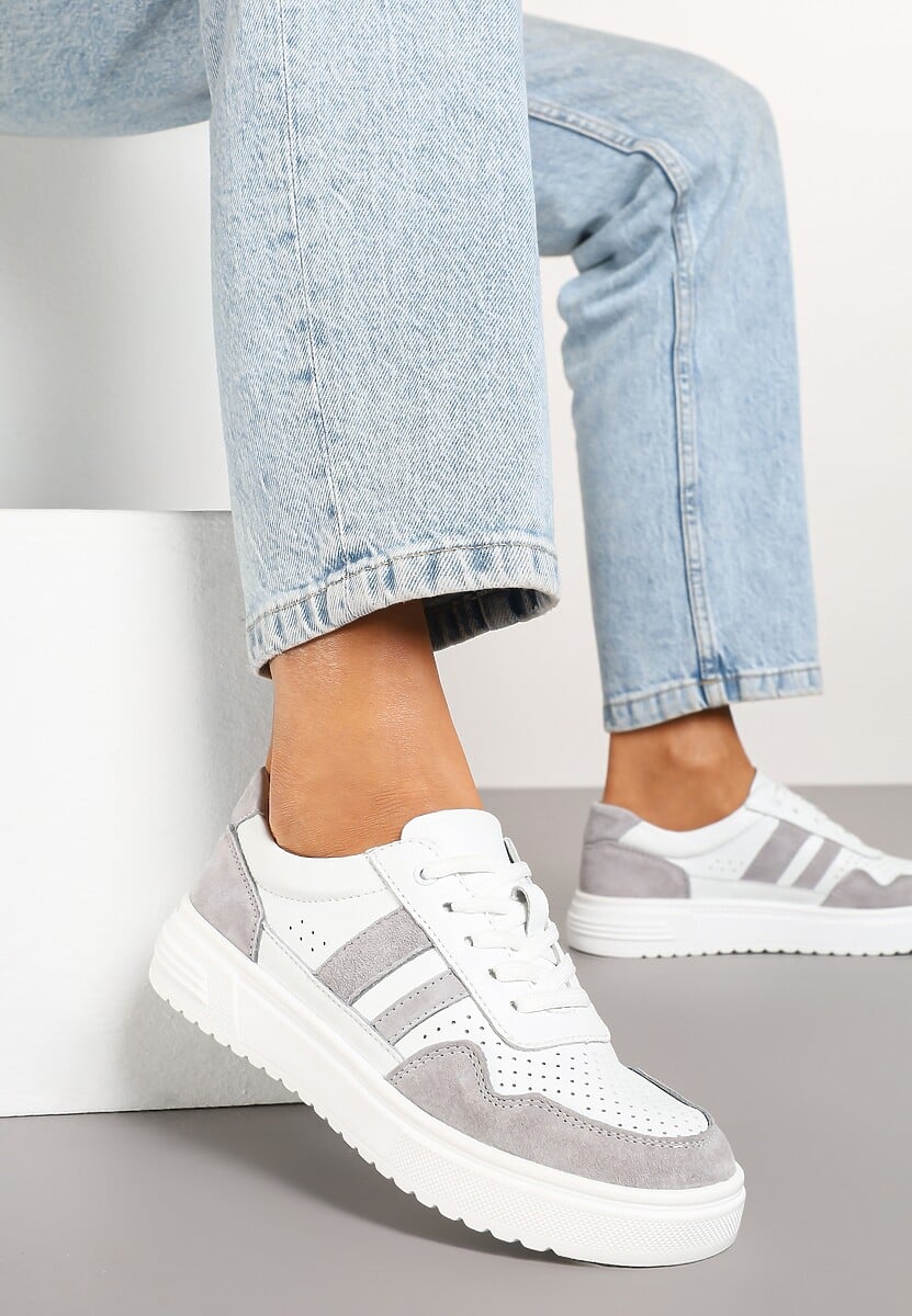 Biało-Granatowe Płaskie Sneakersy ze Skóry Naturalnej Ozdobione Paskami i Perforacją Floriwa