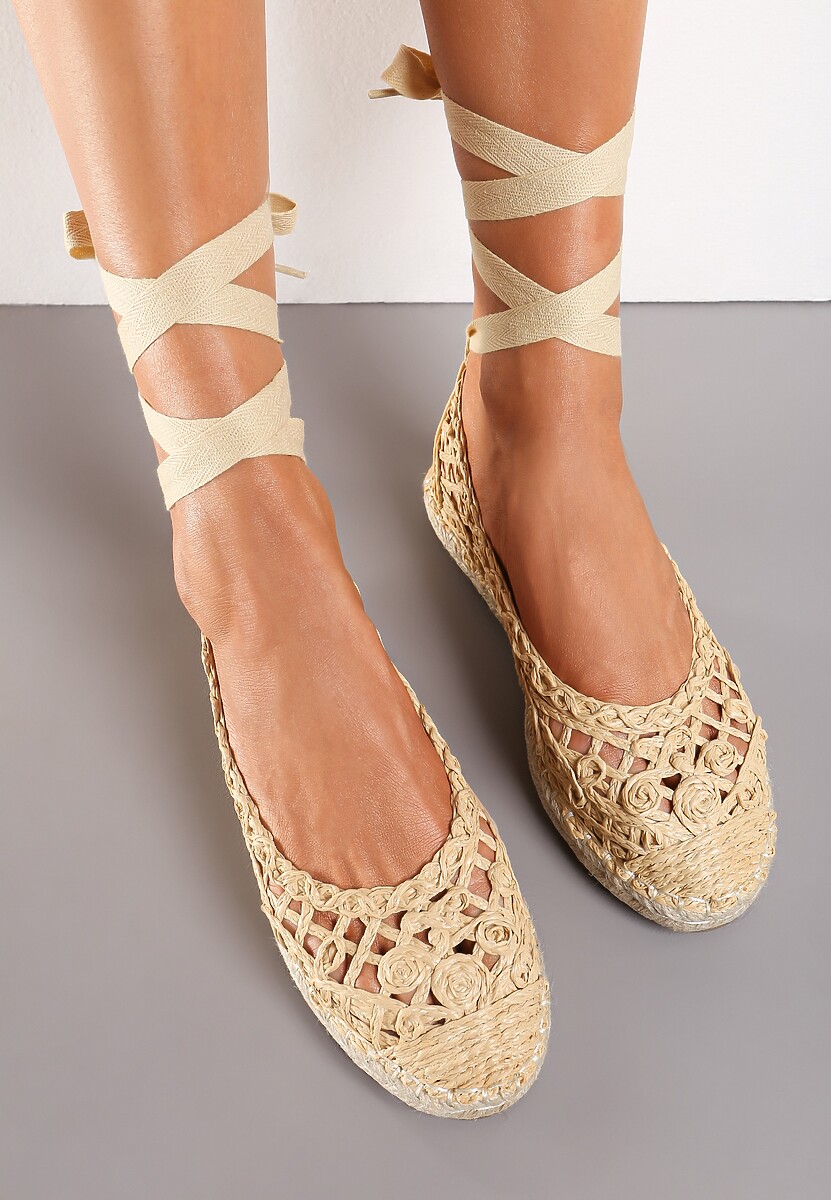 Beżowe Balerinki z Imitacji Skóry o Plecionym Fasonie ze Sznurowaniami Wokół Kostki Elluna