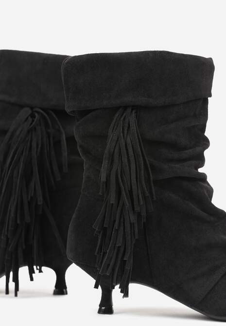 Czarne Wywinięte Botki na Kaczuszce Zdobione Marszczeniem i Frędzlami Gevea