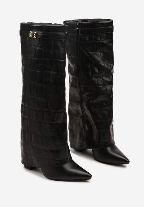 Czarne Kozaki na Słupku Ozdobione Klamrą i Wywiniętą Cholewką z Tłoczeniem Latelia