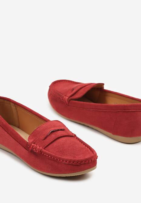 Czerwone Mokasyny z Ozdobnymi Przeszyciami Rivgis