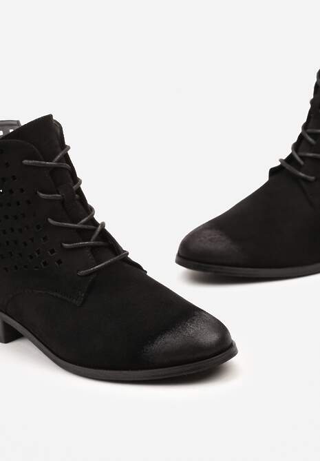 Czarne Sznurowane Botki ze Skórzaną Wkładką Ażurową Cholewką za Kostkę i Wycięciem Tlixa