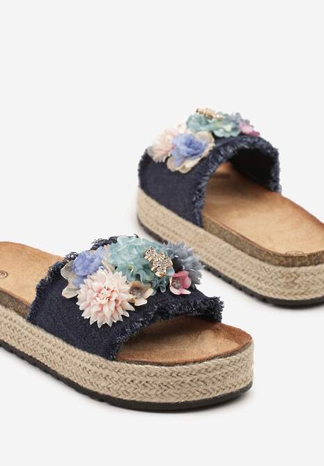 Granatowe Klapki Ozdobione Kwiatami 3D Kinarella