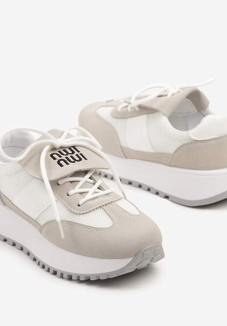 Biało-Beżowe Sneakersy na Platformie z Geometrycznym Wzorem Aluina