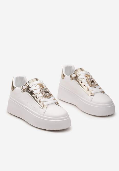 Biało-Złote Sneakersy z Metaliczną Zawieszką na Sznurówkach Ozdobioną Cyrkoniami Edosa