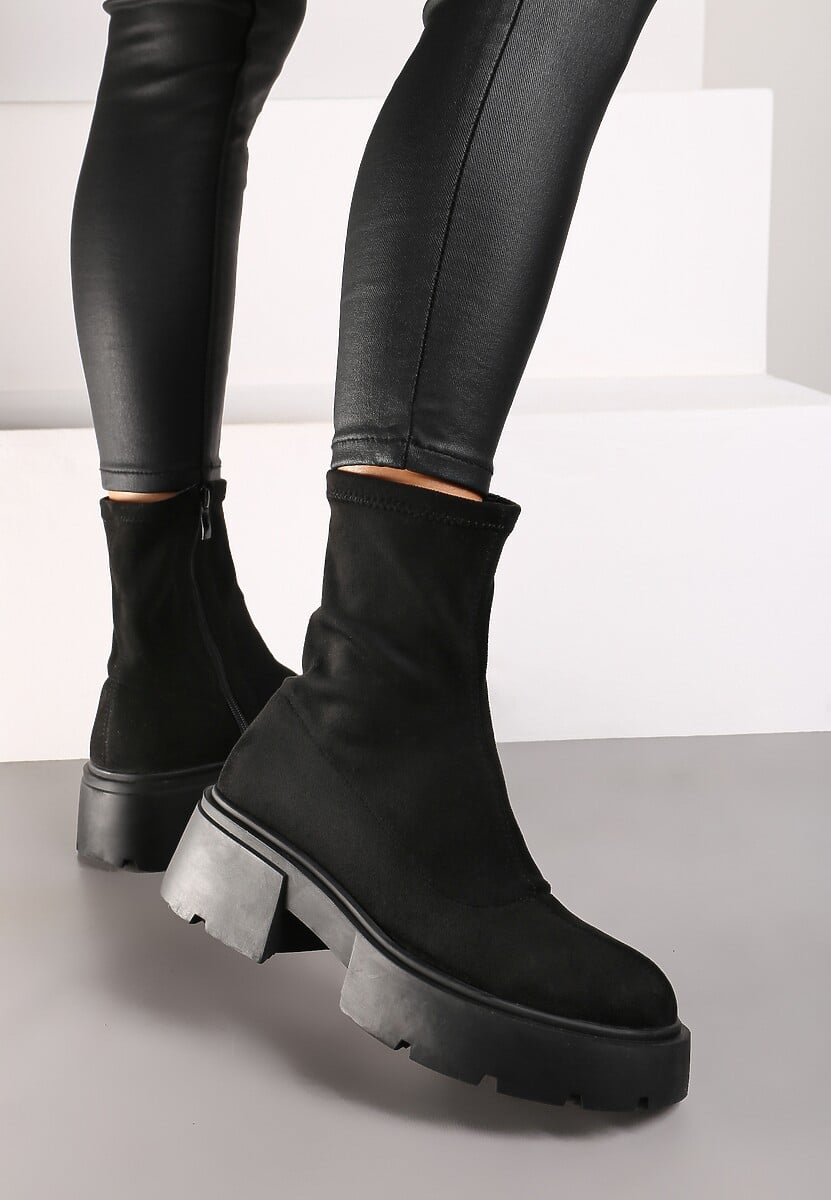 Czarne Botki na Platformie z Dopasowaną Cholewką Tinor