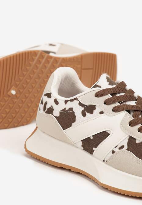 Beżowo-Brązowe Sneakersy na Płaskiej Podeszwie z Geometryczną Wstawką i Wzorem w Krowie Łaty Sewla