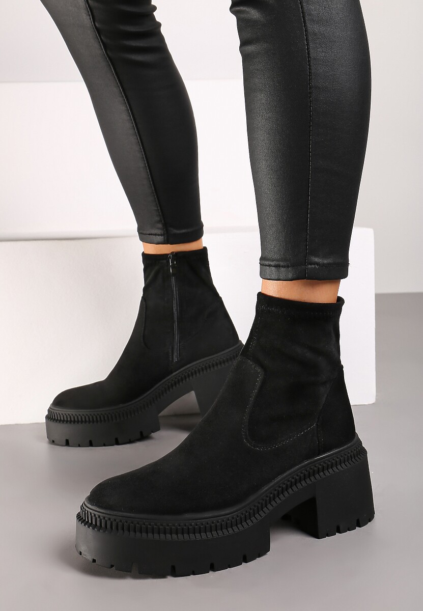 Czarne Botki na Słupku i Lekkiej Platformie z Dopasowaną Cholewką Irinda