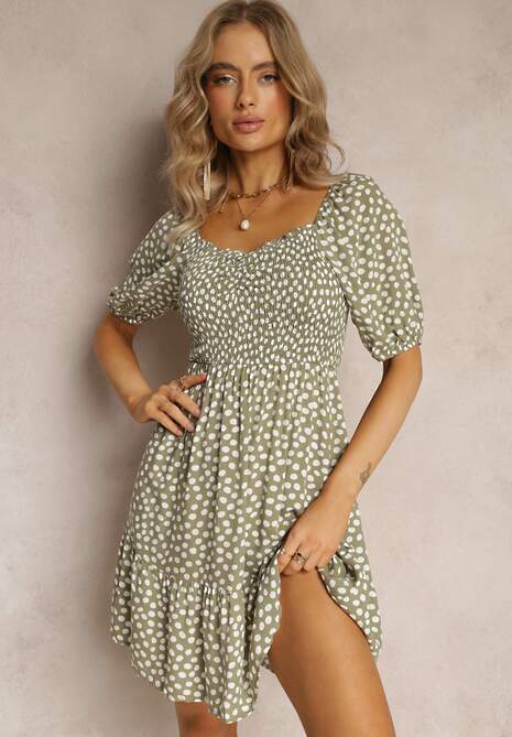 Zielona Rozkloszowana Sukienka Mini w Kropki z Wiskozy Ozdobiona Falbanką Aulian
