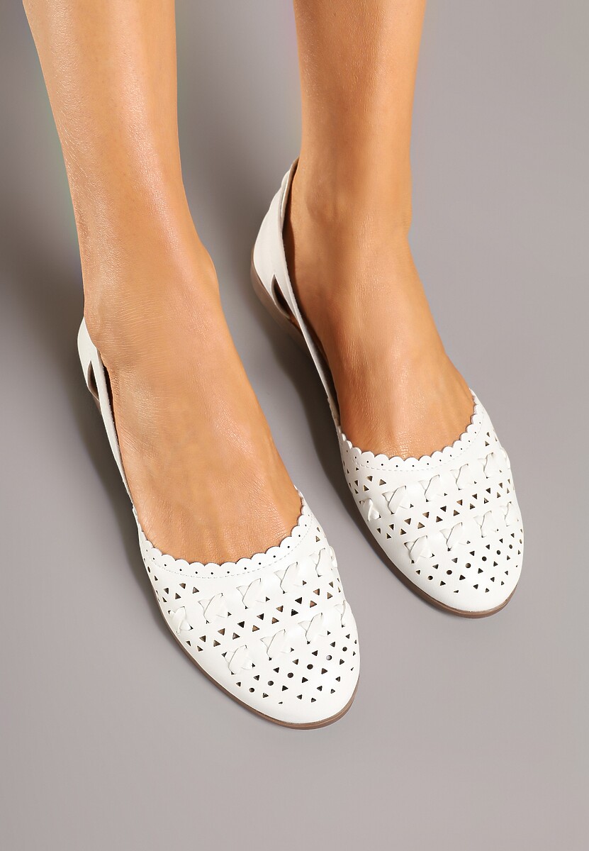 Białe Ażurowe Balerinki z Ozdobnymi Wycięciami Damirra
