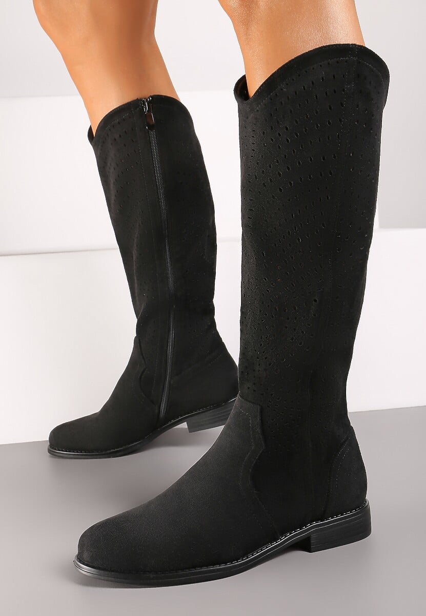 Czarne Kozaki na Płaskiej Podeszwie Ozdobione Ażurowym Wzorem Riviana