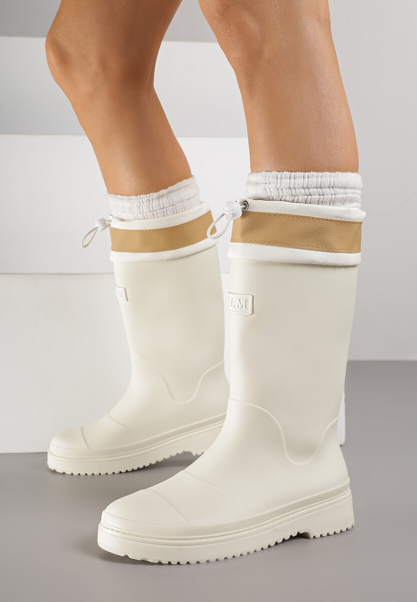 Białe Kalosze Ozdobione Napisem ze Ściągaczem przy Cholewce Voslia