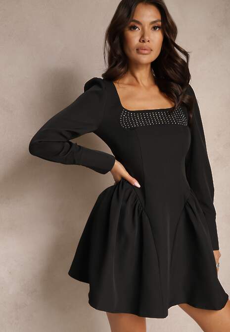 Czarna Krótka Sukienka z Kwadratowym Dekoltem o Rozkloszowanym Fasonie Enadis