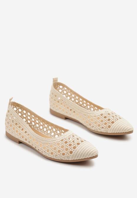 Beżowe Balerinki Ozdobione Ażurowym Wzorem Ulimariela