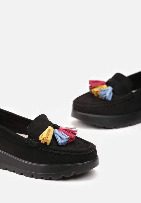 Czarne Półbuty ze Skórzaną Wkładką z Frędzlami i Podeszwą z Wycięciami Cesua