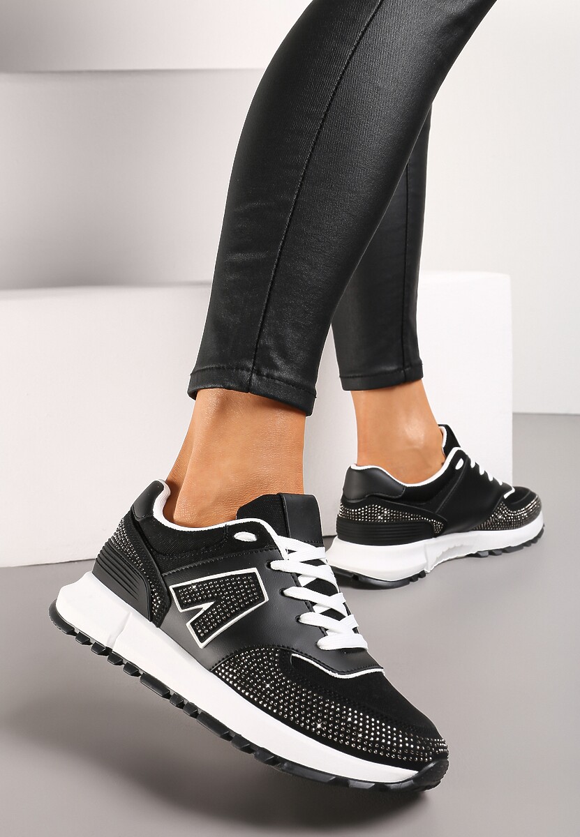 Czarne Sneakersy Ozdobione Cyrkoniami na Podeszwie z Wycięciami Larzive