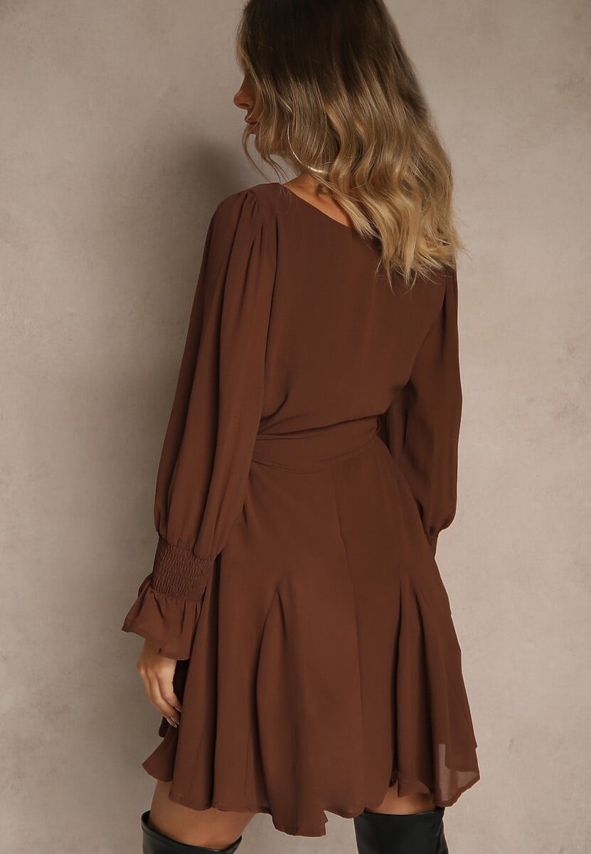 Brązowa Sukienka Vices z Półtransparentnymi Rękawami Wiązania w Talii Resmosa