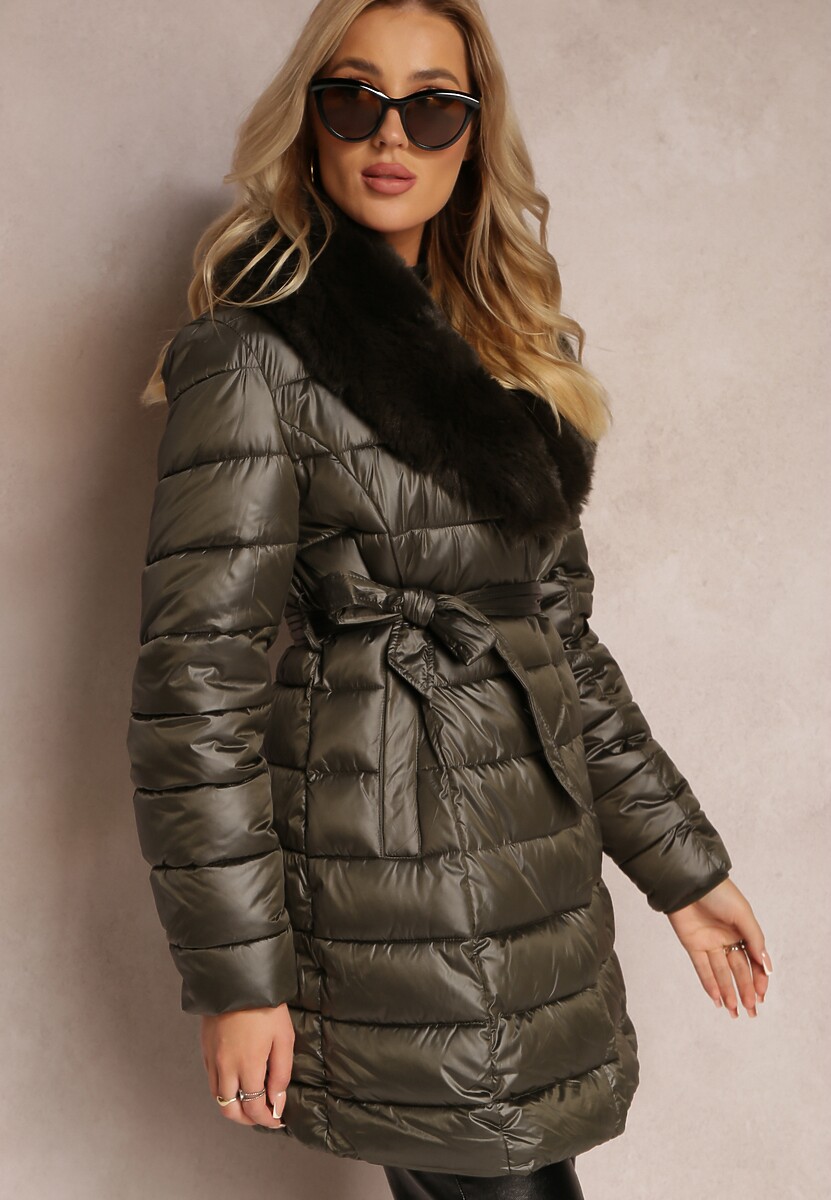 Beżowa Pikowana Kurtka z Wiązanym Paskiem i Kołnierzem z Futerka Avrissa