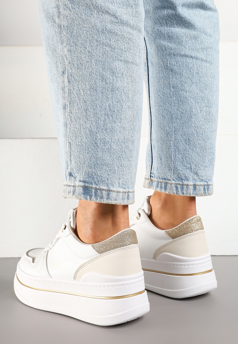 Biało-Złote Sneakersy na Platformie Ozdobione Brokatem i Napisem Udivoria