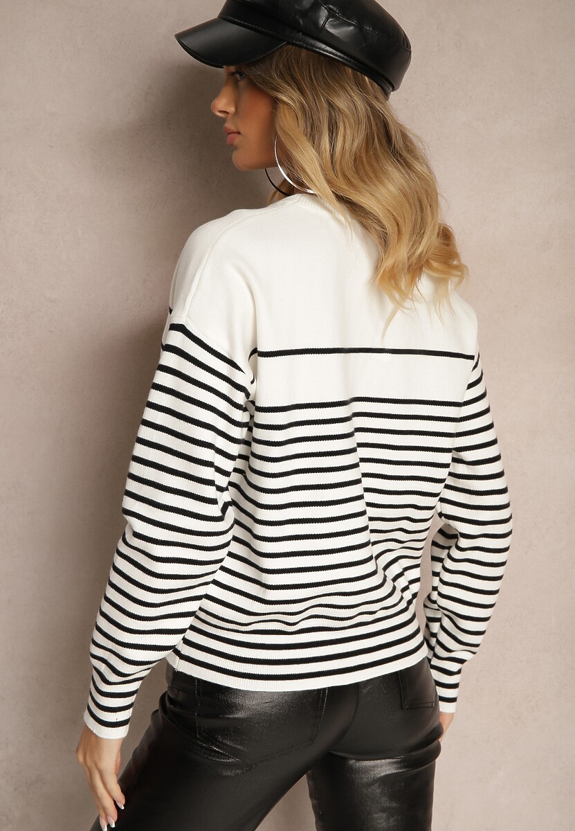 Biały Sweter z Bawełną Ozdobiony Haftowanym Napisem i Paskami Zeanika