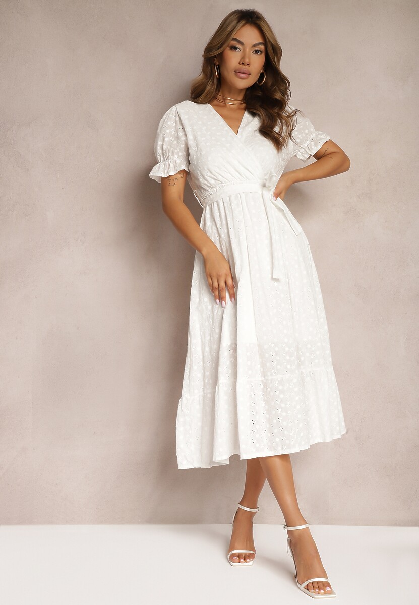 Biała Sukienka o Rozkloszowanym Kroju z Dodatkiem Bawełny Wiązana Paskiem w Talii Cassavia