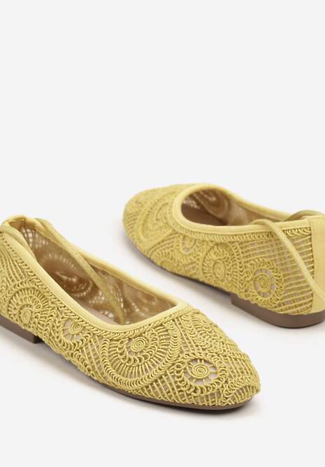 Żółte Balerinki Ozdobione Wiązaniem i Haftem Talanna