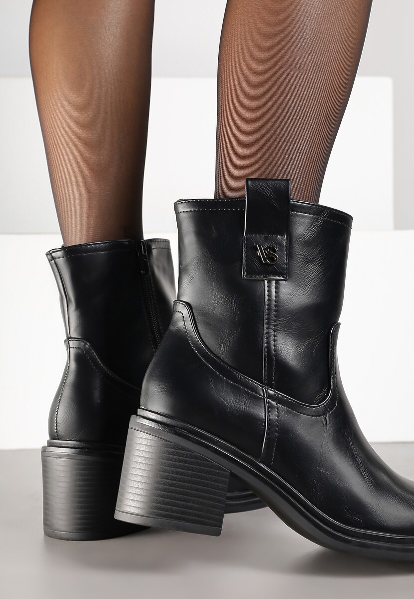 Czarne Botki Vices na Słupku Ozdobione Aplikacją Liter Lorrise