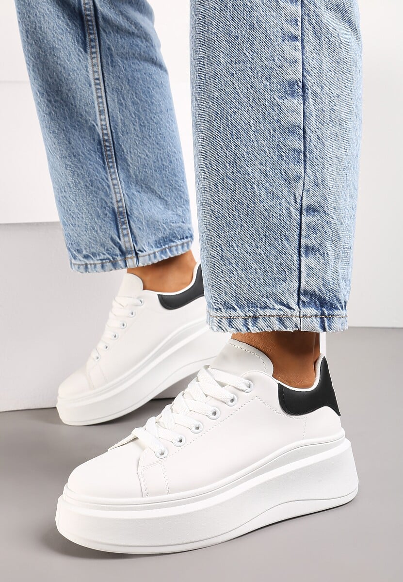 Biało-Czarne Sznurowane Sneakersy na Niskiej Platformie z Imitacji Skóry Ajanfa