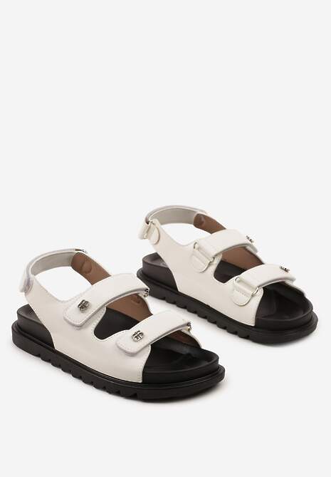 Białe Casualowe Sandały na Płaskiej Podeszwie z Zapięciem na Rzep z Subtelną Aplikacją Kiovana