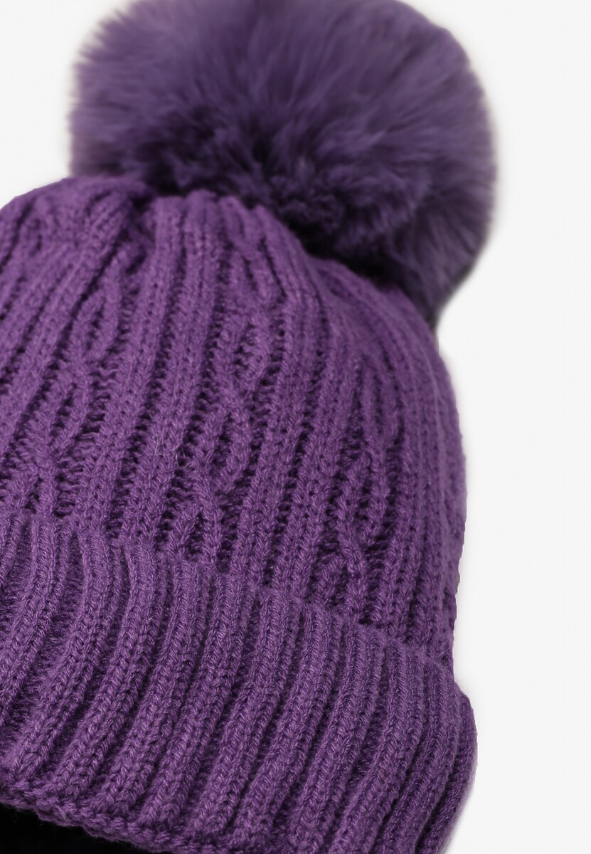 Fioletowa Czapka z Dzianiny o Ozdobnym Splocie z Pomponem Nemma