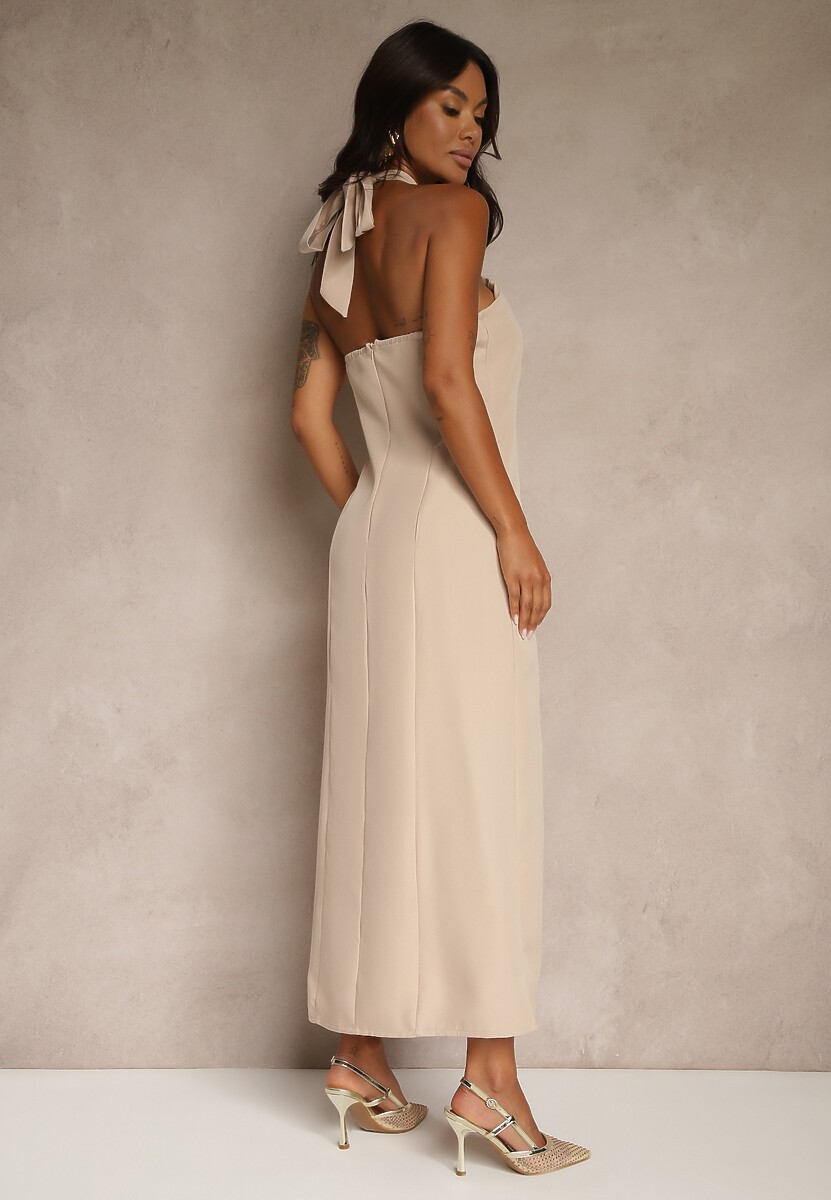 Beżowa Sukienka z Wiskozą z Dekoltem Halter i Ozdobną Broszką Naliannae