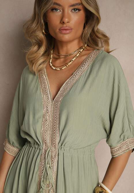 Zielona Sukienka z Wiskozy Ozdobiona Ażurowymi Wstawkami Aloviana