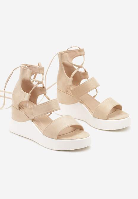 Beżowe Casualowe Sandały na Koturnie z Ozdobnym Wiązaniem przy Kostce Ozaena
