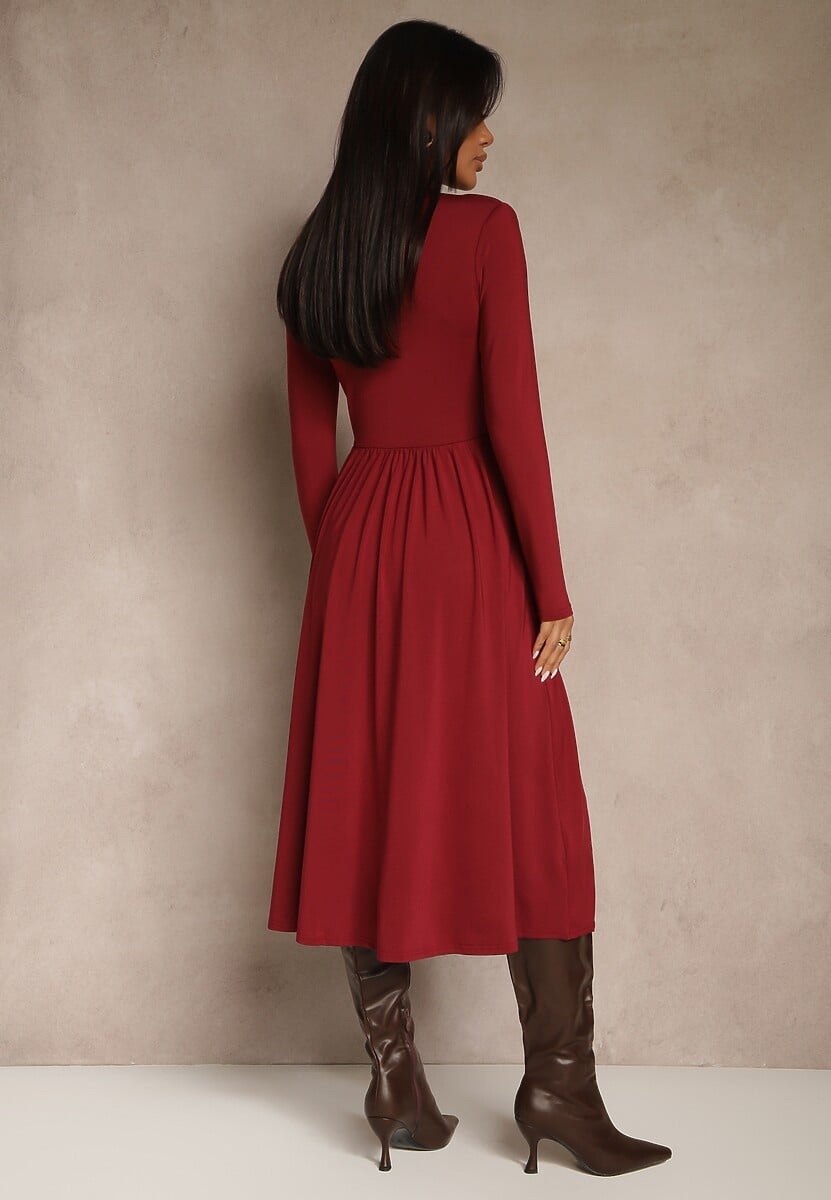 Bordowa Taliowana Sukienka z Usztywnionymi Ramionami Ozdobiona Wycięciem Arfedi