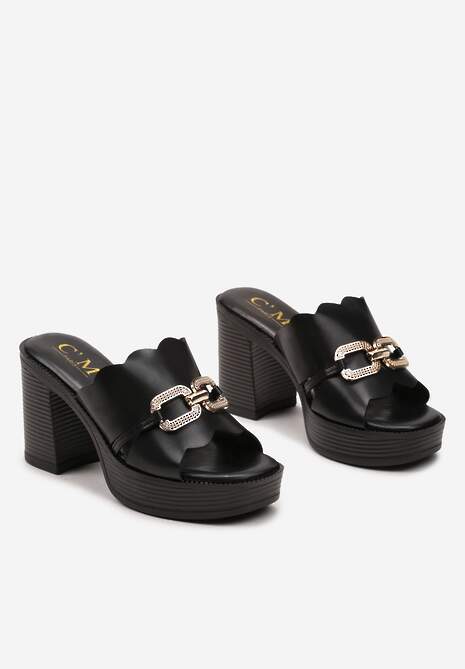 Czarne Klapki Ozdobione Klamrą z Cyrkoniami na Platformie i Słupku Acrida