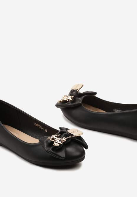 Czarne Casualowe Balerinki na Płaskiej Podeszwie Ozdobione Metalowym Elementem i Kokardą Timahel