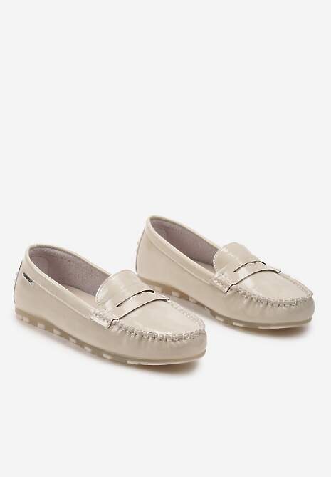 Beżowe Klasyczne Mokasyny z Lakierowanej Imitacji Skóry Aelwn