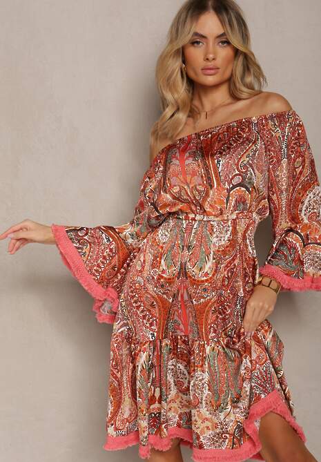Czerwona Rozkloszowana Sukienka w Print Paisley z Frędzelkami i Hiszpańskim Dekoltem Jotalle