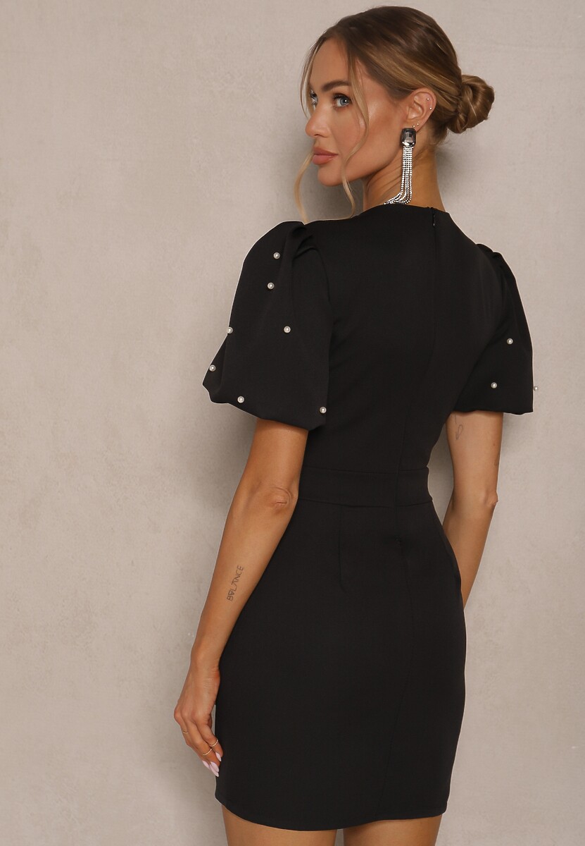 Czarna Sukienka Dopasowana z Perełkami i Kokardkami Sovmoi