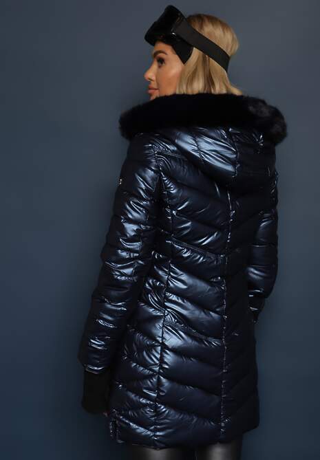 Granatowa Ocieplona Kurtka Pikowana z Kapturem i Futrzanym Kołnierzem Varella