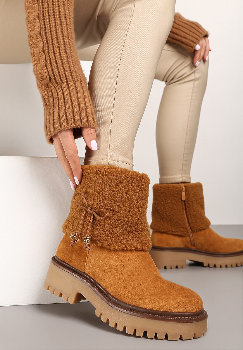 Brązowe Botki z Imitacji Zamszu z Futrzaną Wywiniętą Cholewką z Kokardą Mocno Ocieplane Remiara