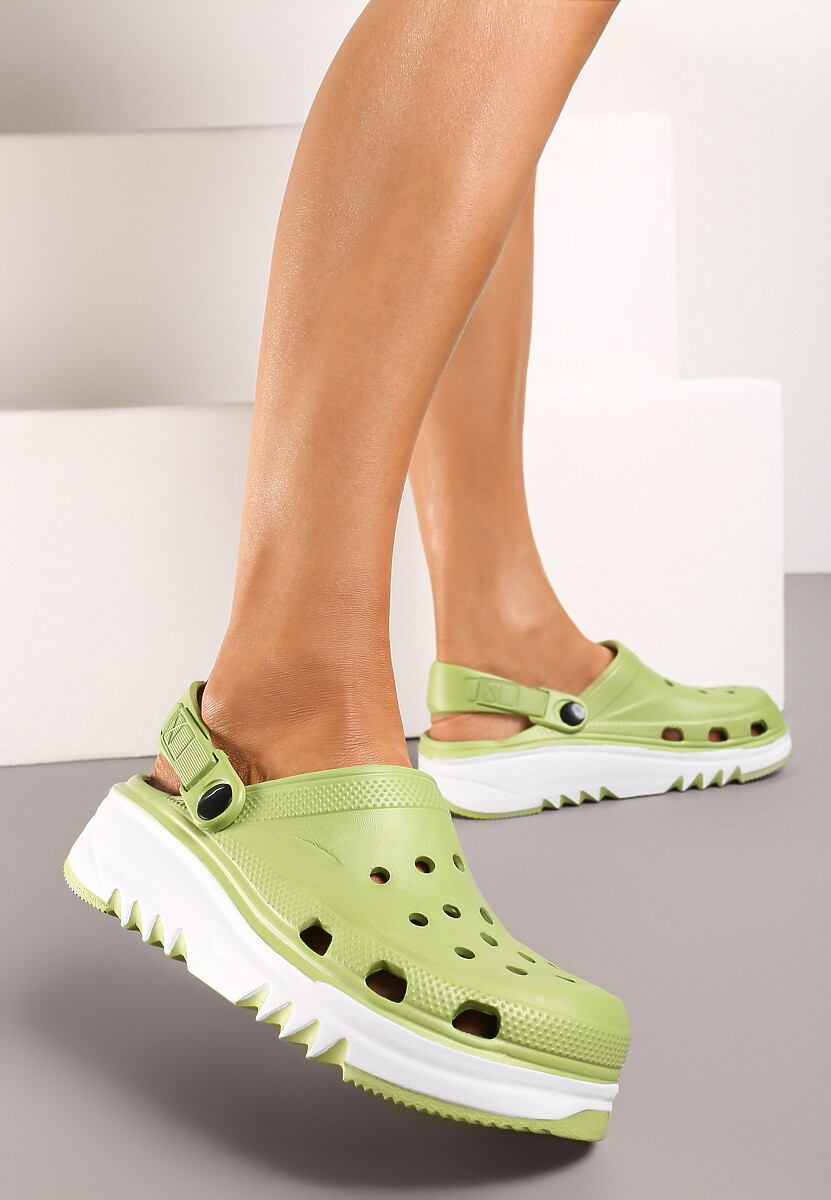 Czarne Klapki Klapki na Grubej Podeszwie z Pianki Ozdobione Wycięciami Zoliana